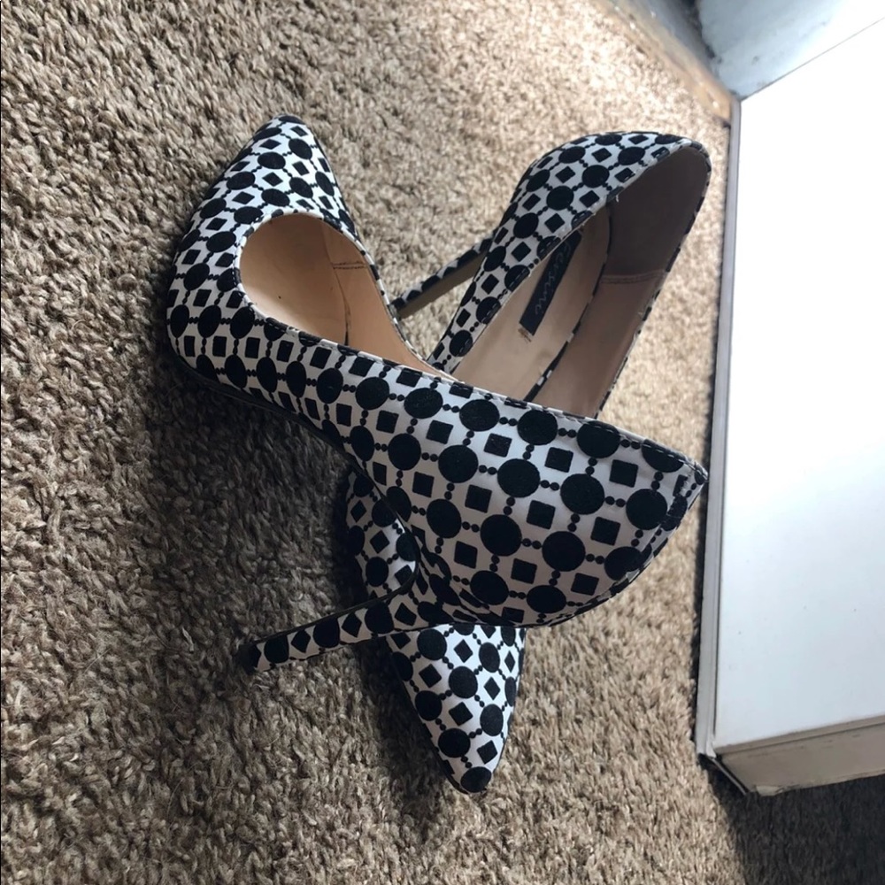 Heels - Picture 2 of 5